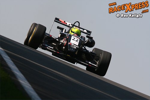 Renger van der Zande flat-out over the hill